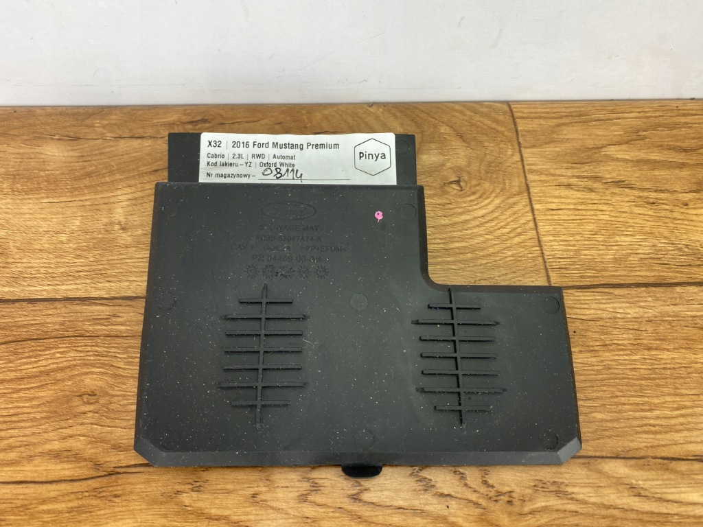 Резиновый элемент вкладыш бардачка ford mustang vi 2015+ америка Недорого