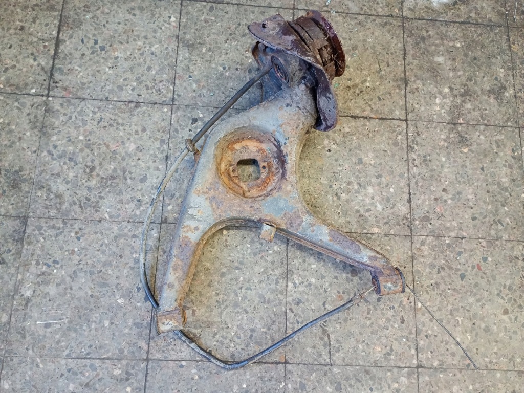 Рычаг нижний левый задний  mercedes w123 sedan Доставка