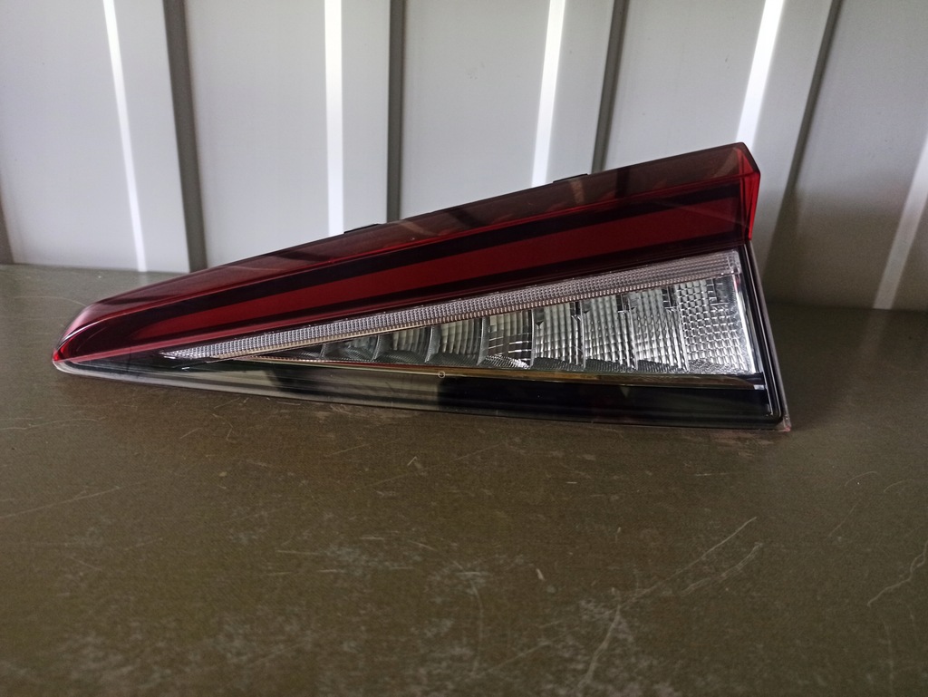 фото №1, Лампа крышки задняя led правая skoda enyaq 5lg945308c