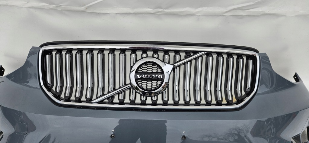 Бампер volvo xc40 ii lift 2022- перед передний решётка радиатора решётка радиатора в Украине
