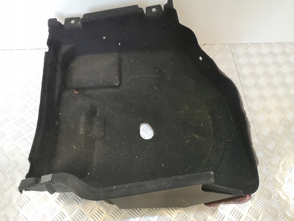 фото №1, Оббивка багажника maserati quattroporte vi