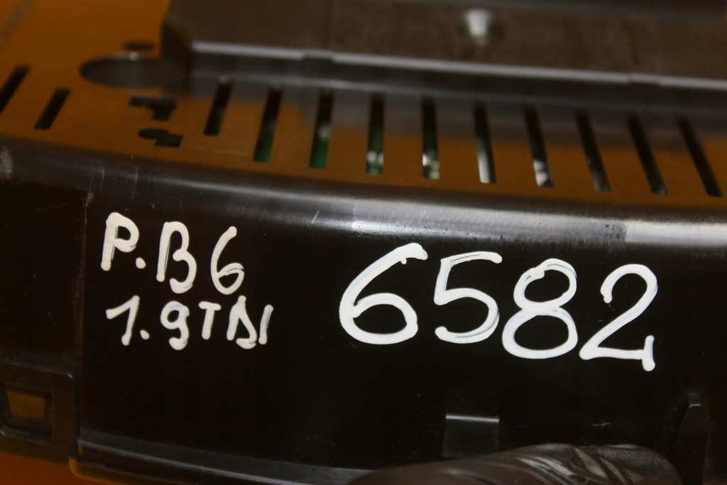 фото №8, Счетчик приборы volkswagen оригинальный номер 3c0920960k