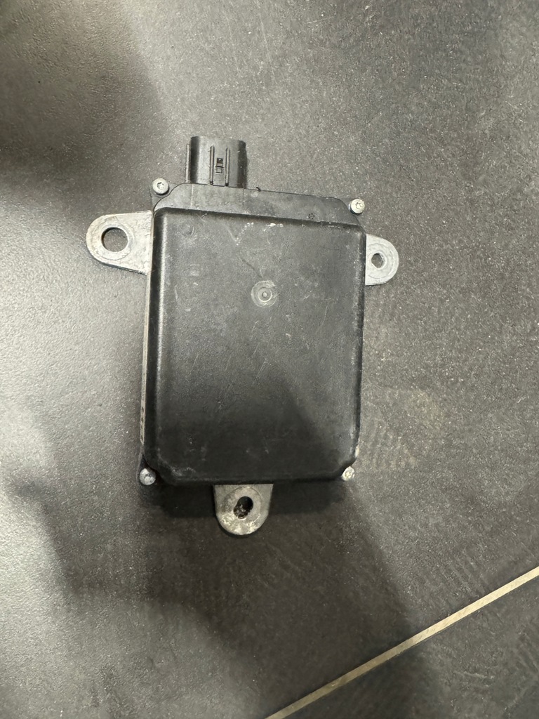 фото №1, Toyota prius 4 iv 2018 радар датчик переключения поперечина движения 88162-0w270