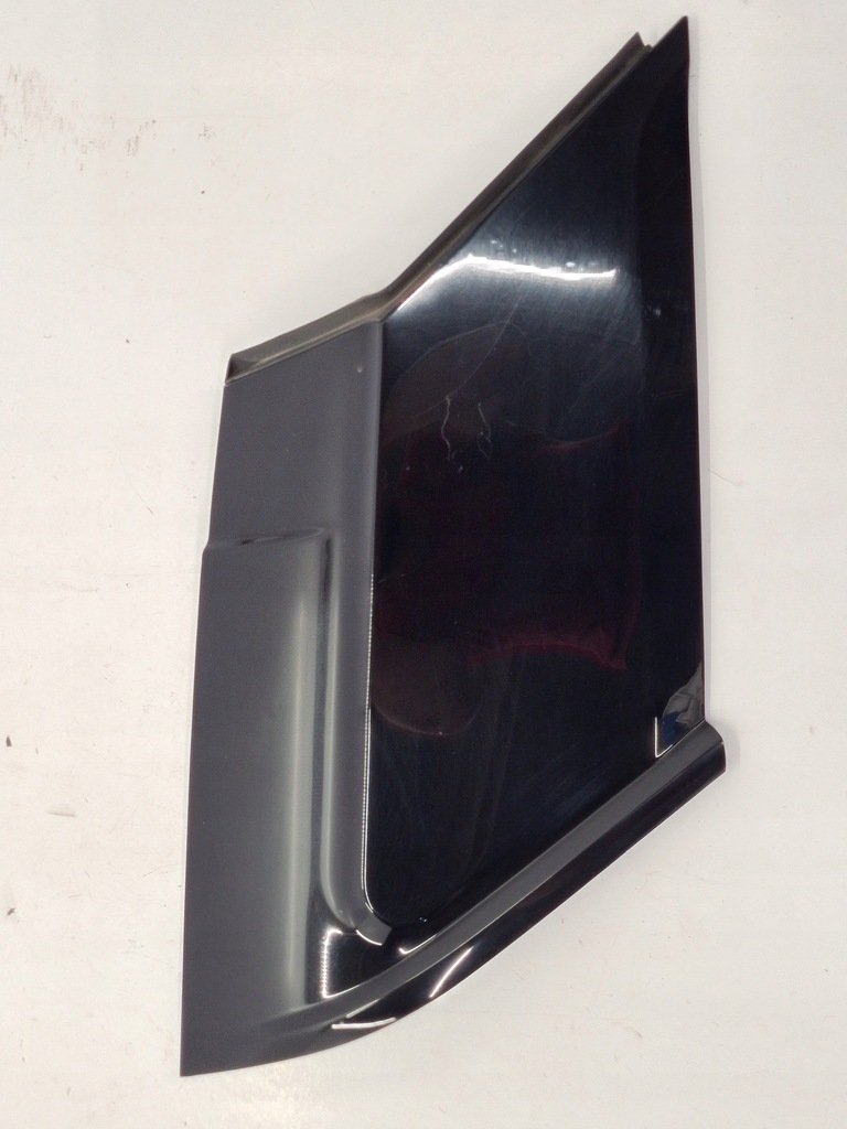 фото №1, Land rover evoque накладка правого стойка задняя