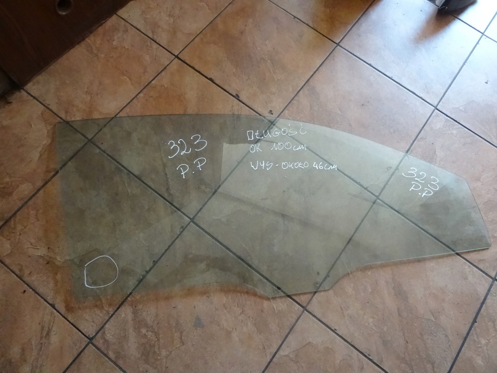 фото №1, Mazda 323 стекло правый перед