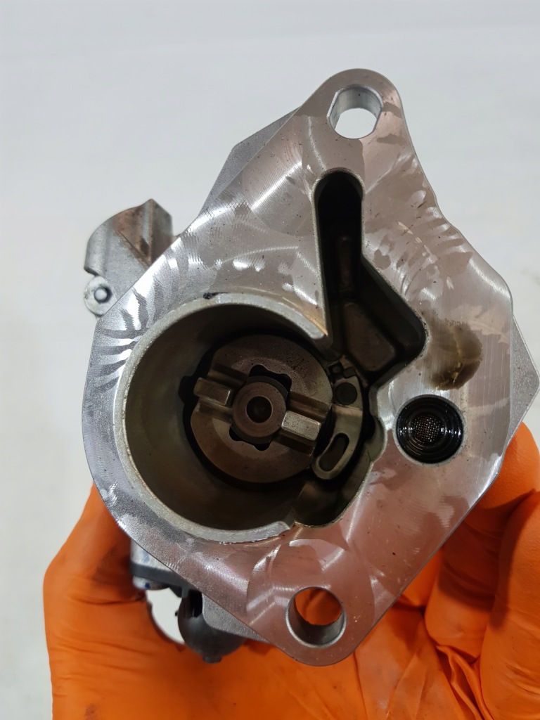 Насос вакуум 146502327r renault nissan dacia 1.5 dci Недорого