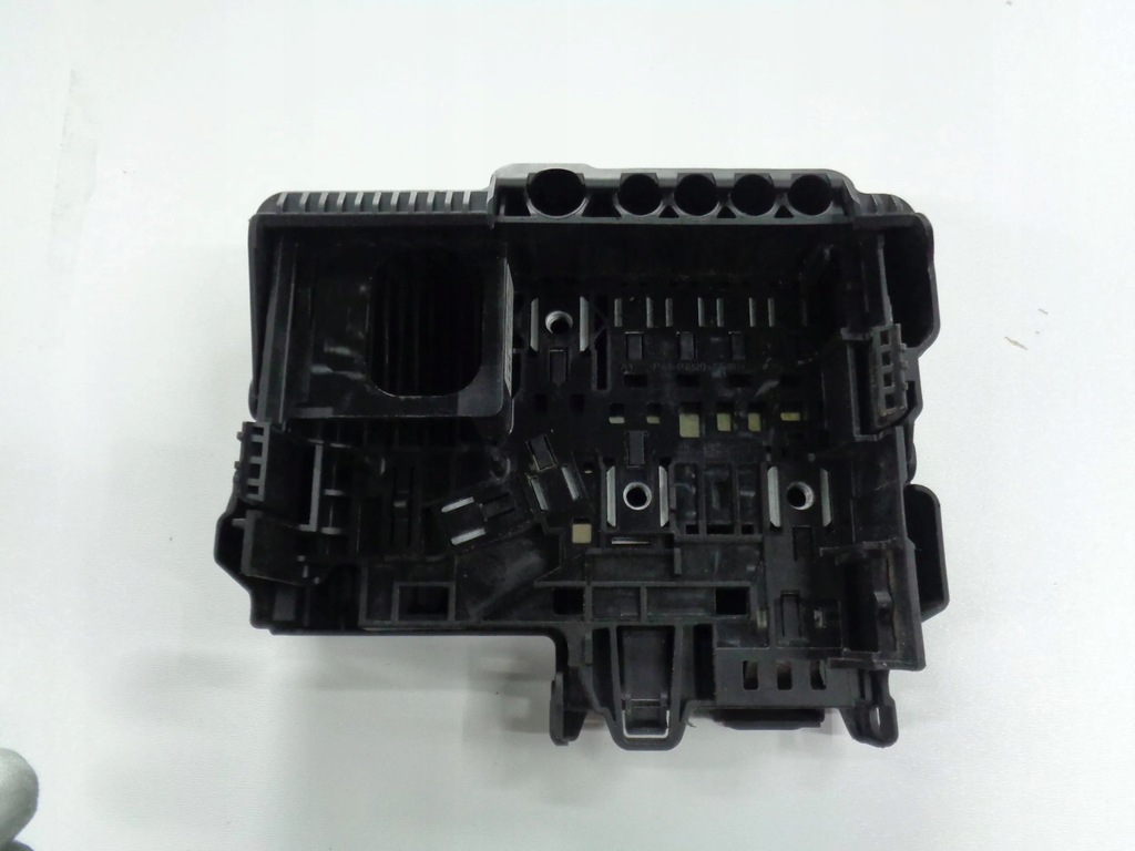 фото №1, Opel adam corsa e корпус клемма плюсовая 15r