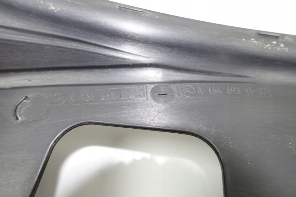 Mercedes w164 ml защита накладка молдинг левая слив zbagażnika 1646930133 Недорого