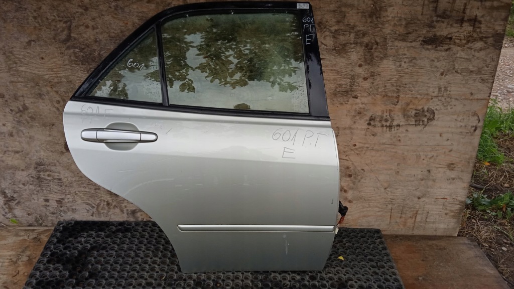 Купить Lexus is200 1 fl седан дверь задняя правый  1c0