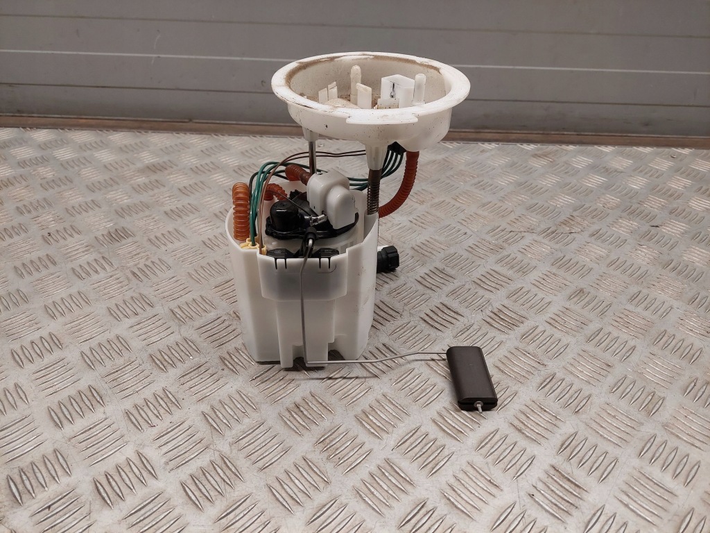 фото №1, Bmw x1 f48 f49 7300463 насос топлива