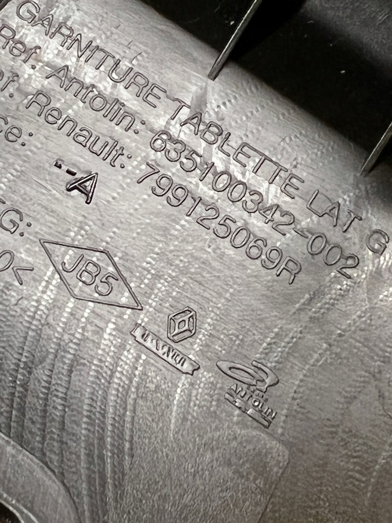 фото №7, Левая опора полка багажника renault megane iv hb