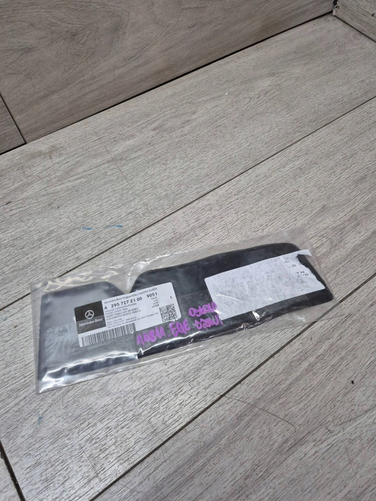 Купити 16811. mercedes eqe захист двері a2957272100