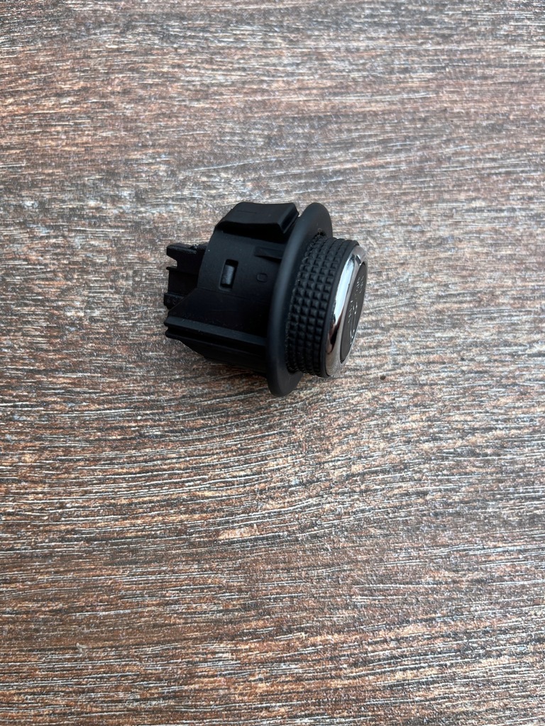 фото №7, Opel astra k v 2016 кнопка відкривання кришки