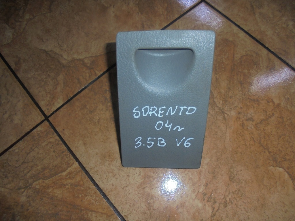 фото №1, Kia sorento 3.5 v6 04' заглушка бардачок