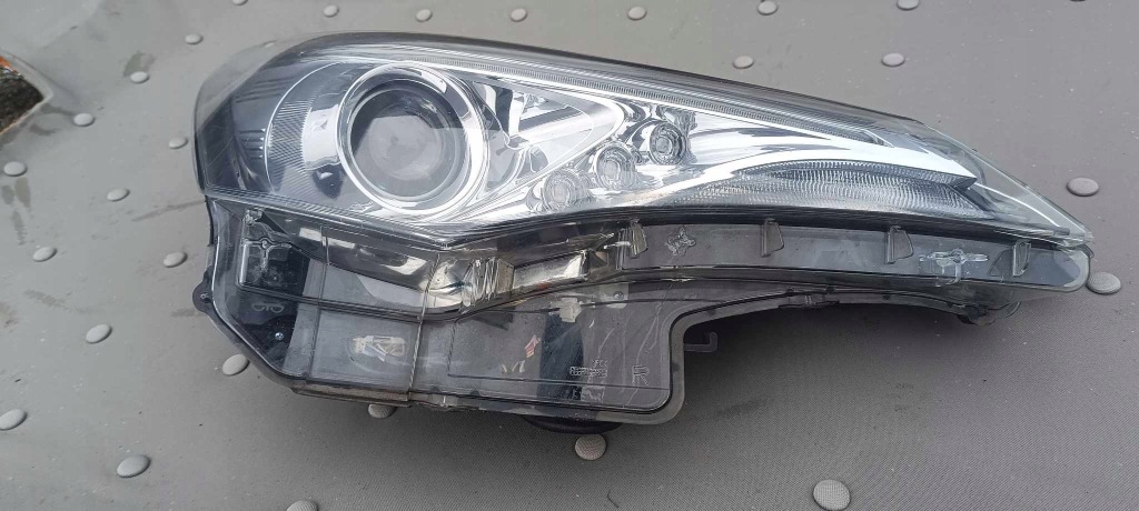 Купить Фара правый  правый r передняя toyota avensis t29 led 05-36 обычная koito 0536