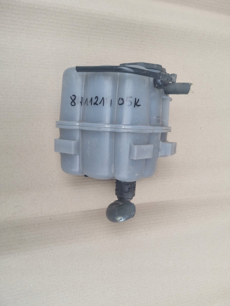 фото №1, Audi a4 b9- бачок розширювальний