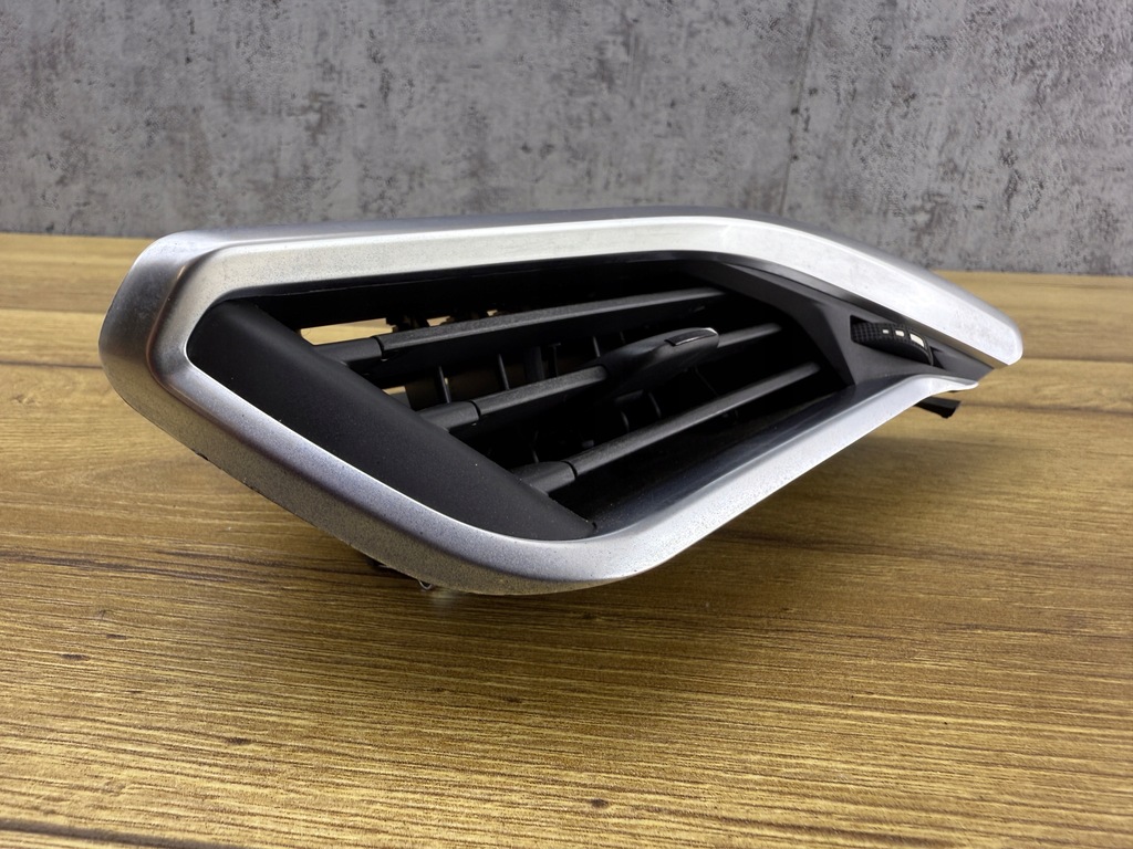 фото №10, Решітка обдув панелі приладової панелі ліва peugeot 208 i eu org