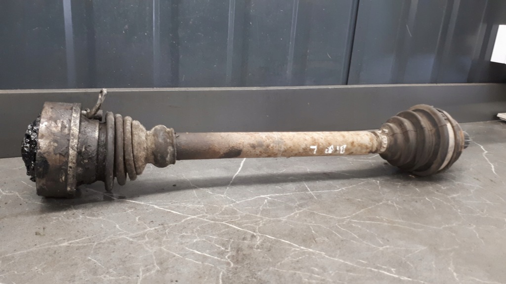 Купити Привідний вал ліва audi 80 b3 2.0 33зубці