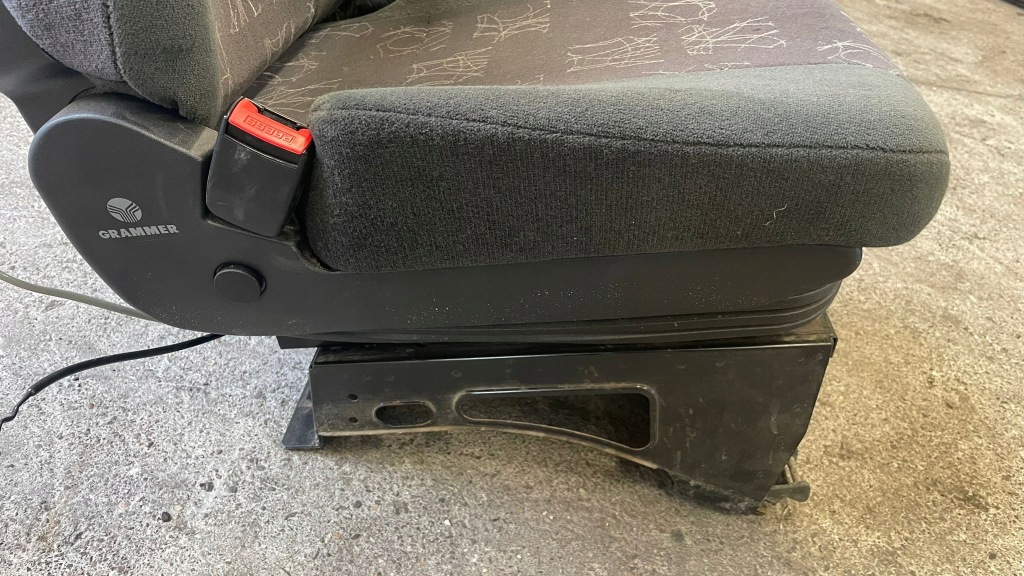 Купити Сидіння водія ліве пневматичний grammer arizona iveco man f2000 l2000