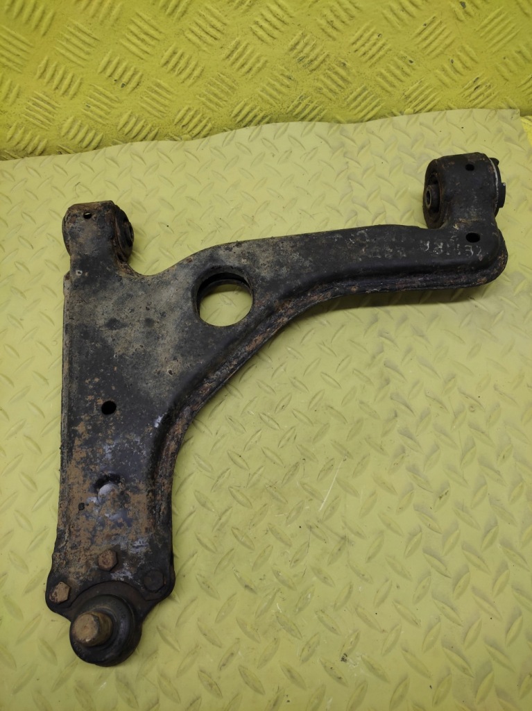 Купить Opel zafira b 1.9 cdti рычаг левый перед