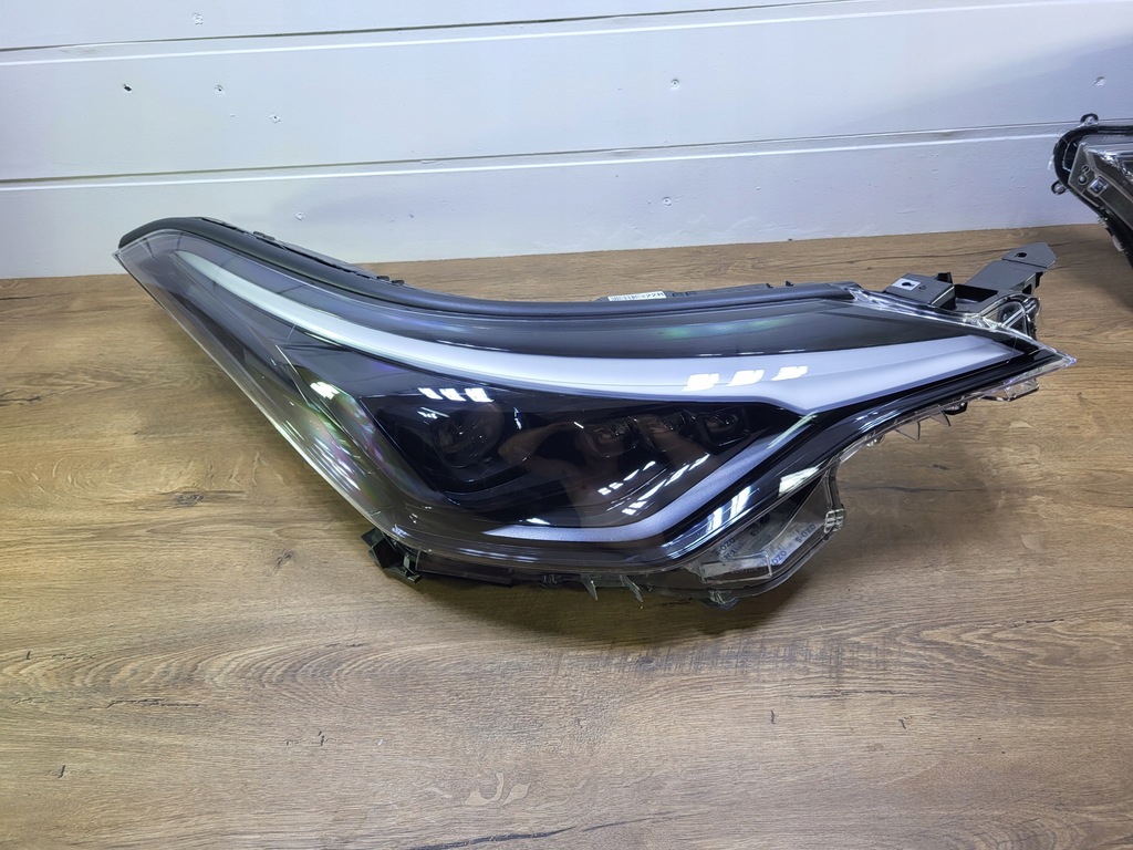 фото №2, Toyota ch-r chr lift лампа full led правая 30