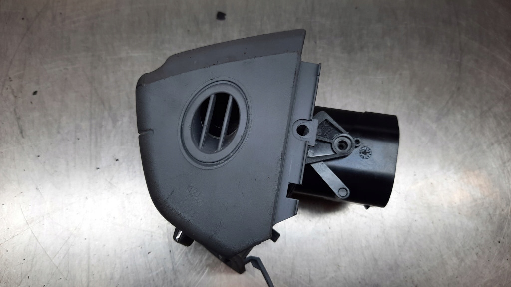 фото №4, Решітка обдув права mercedes w220 2208300254