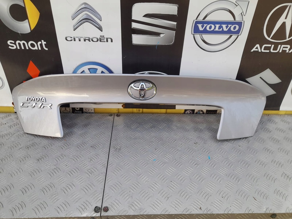 фото №1, Toyota chr накладка крышки задняя 76811-f4010