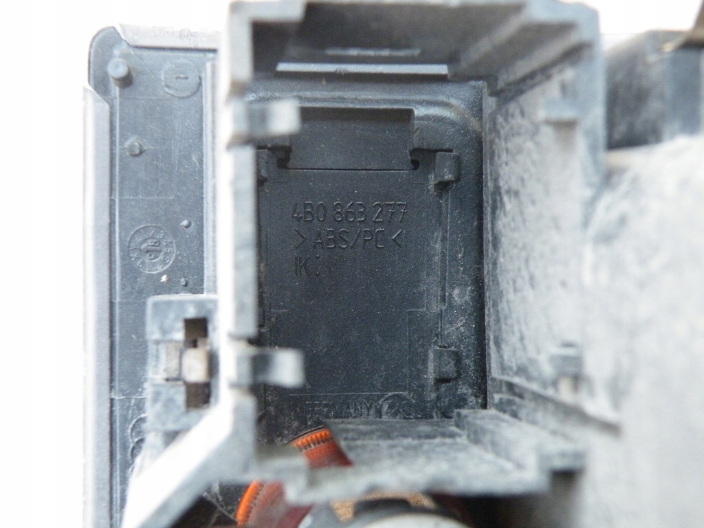 фото №10, Audi a6 c5 решітка обдув прикурювач тунель 4b0819203e