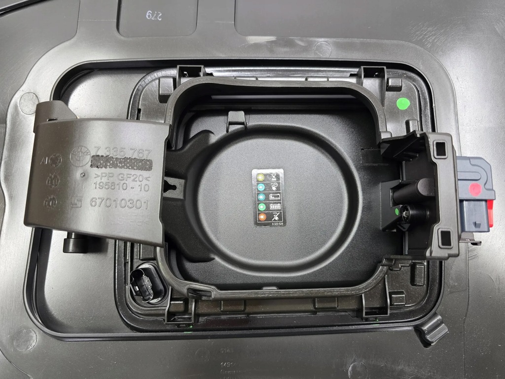 фото №11, Крила панель задній з розетка заряджання bmw i3 i01 13- правий задня