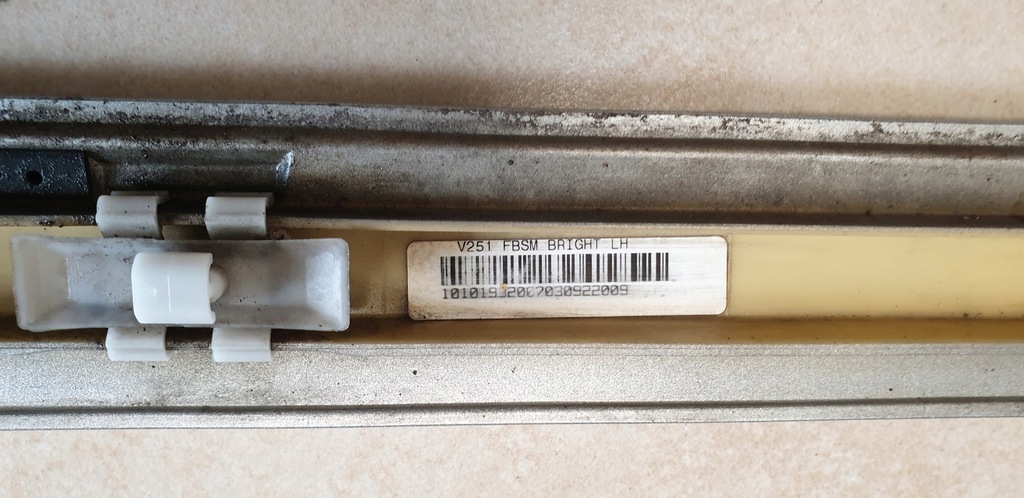 фото №6, Молдинг дверь левый перед mercedes r w251 серебристая хром оригинальный номер