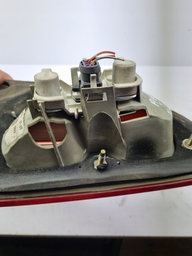 фото №5, Лампа правая задняя toyota avensis 89022025