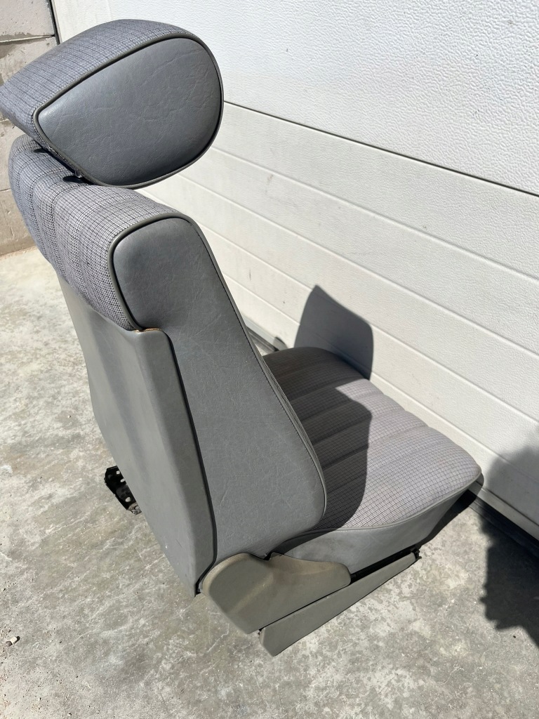 Сиденье правая  пассажира сиденье mercedes w201 190 190e 190d Оригинал