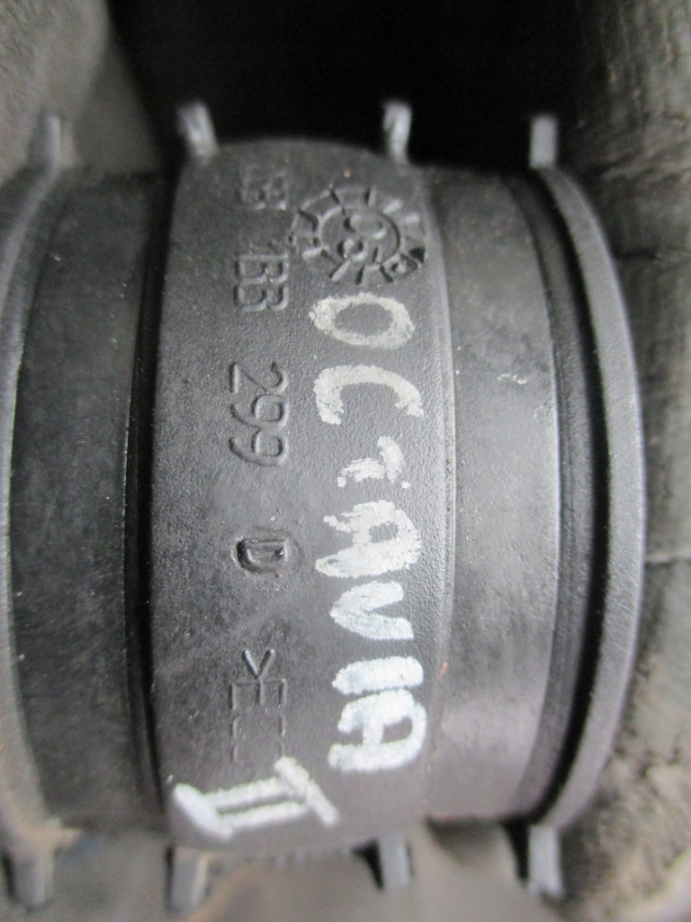 фото №9, Резиновый элемент коллектор skoda octavia ii 2.0 fsi 06b133299d