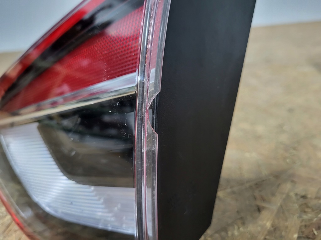 фото №4, Opel crossland x лампа задня задня w кришка права