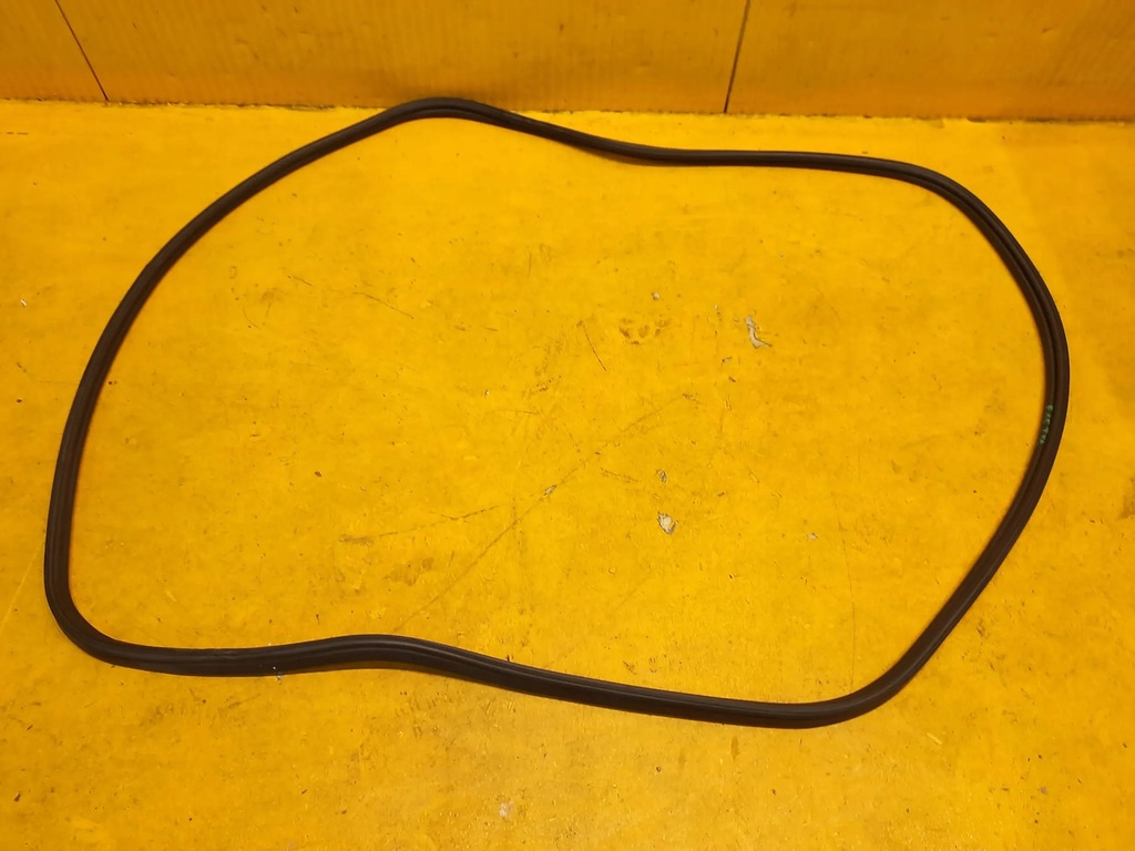 фото №1, Bmw x5 f15 прокладка кришки багажника 13r.-