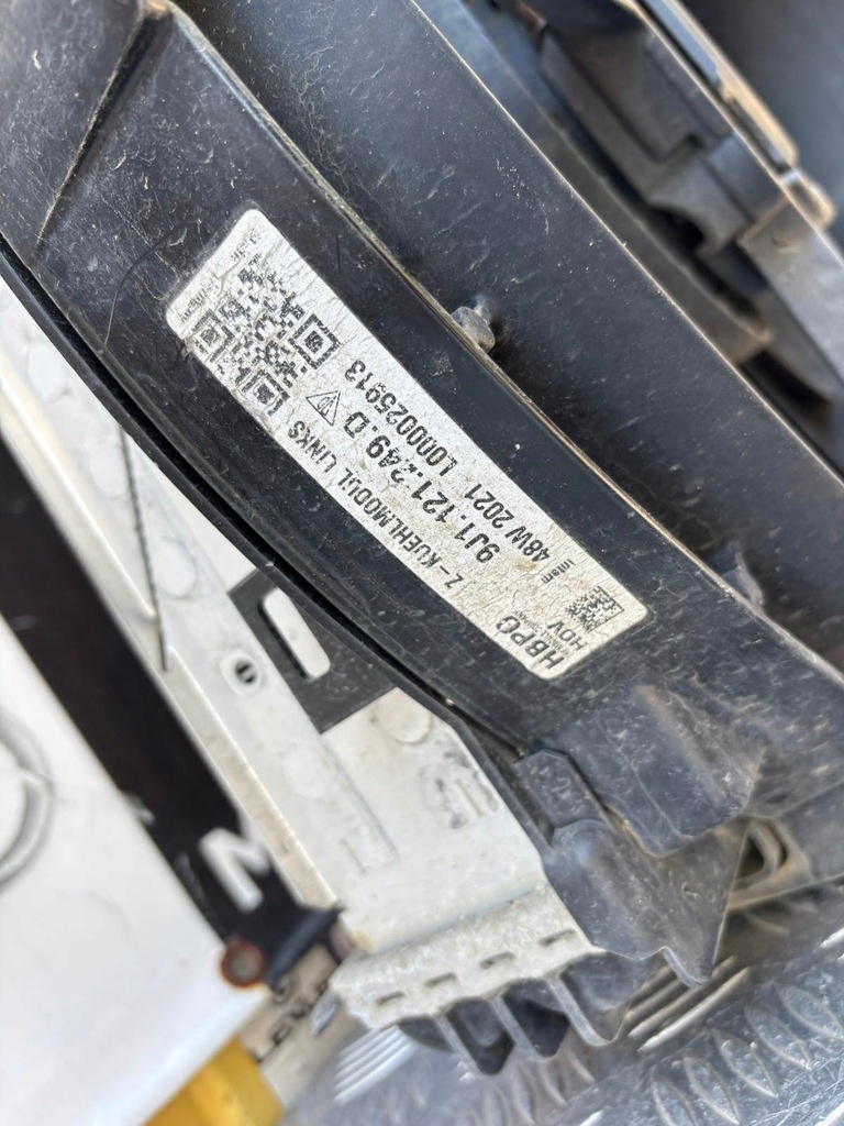 фото №8, Porsche taycan 4s радиатор левая вентилятор впуск 9j1121251a 9j1121333