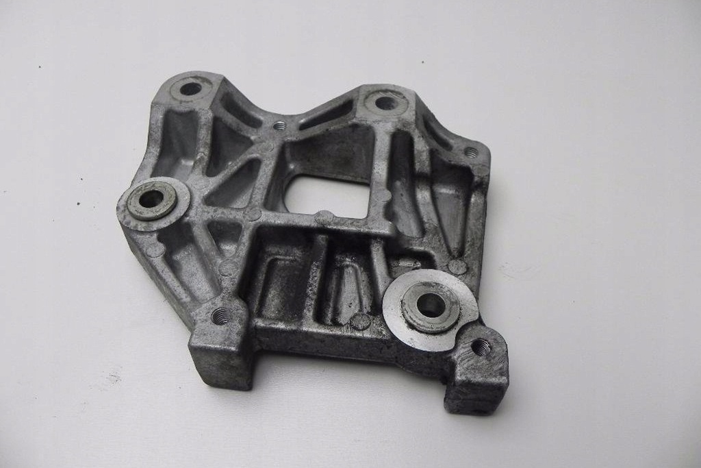 фото №1, Кронштейн вихлоп mazda 3 bl r2aa15810 дизель 110kw 2010