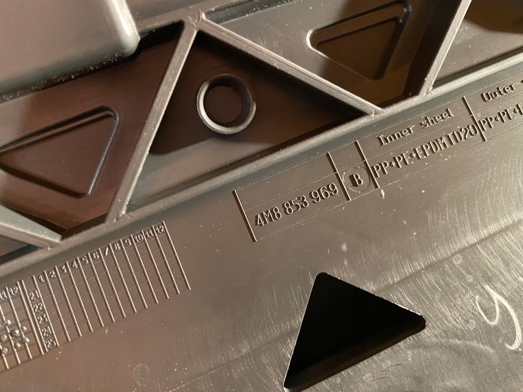 фото №12, Audi q8 4m8 молдинг дверь левый задняя задняя 4m8853969