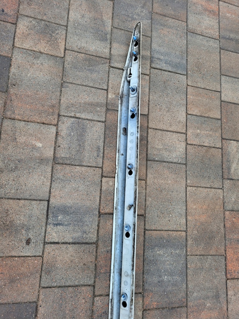 Peugeot 308 gt молдинг поріг ліва kwe kwed 9806944977 в Україні