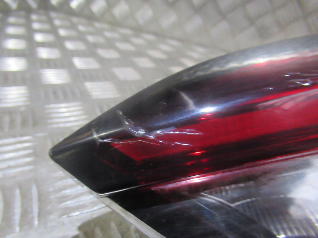 фото №6, Maserati levante lift лампа задня права ліва w кришка