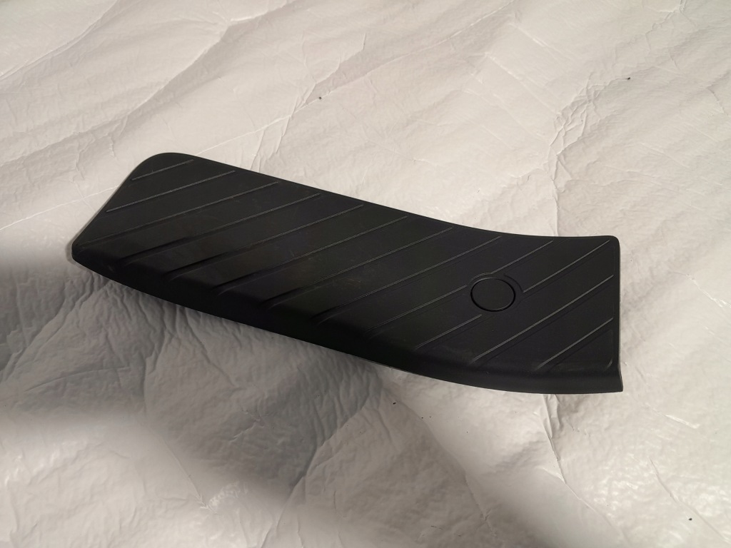 фото №1, Audi a4 b9 lift подножка накладка 8w1864777