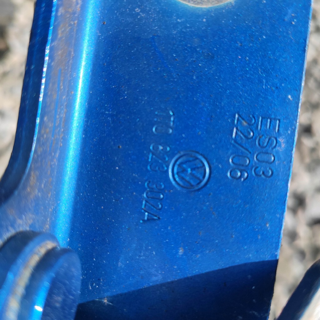 фото №5, Петля петли капот vw touran 2006r 1t0823302a