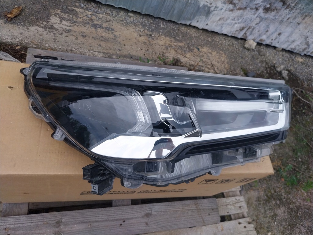 фото №13, Лампа правый перед full led toyota hilux viii lift