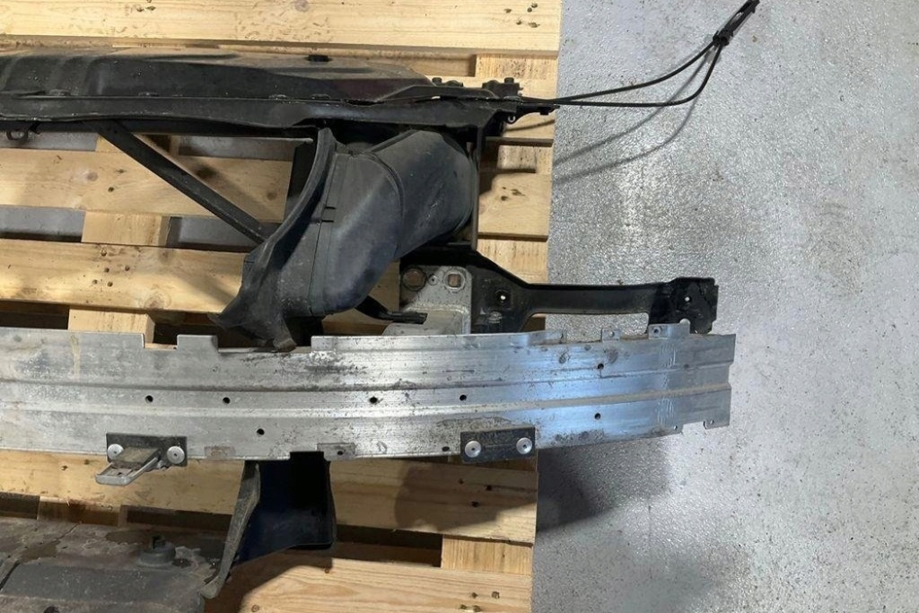 Комплект радиатор bmw 5 e60 7148585 4.8l бензиновый 2009 в Украине