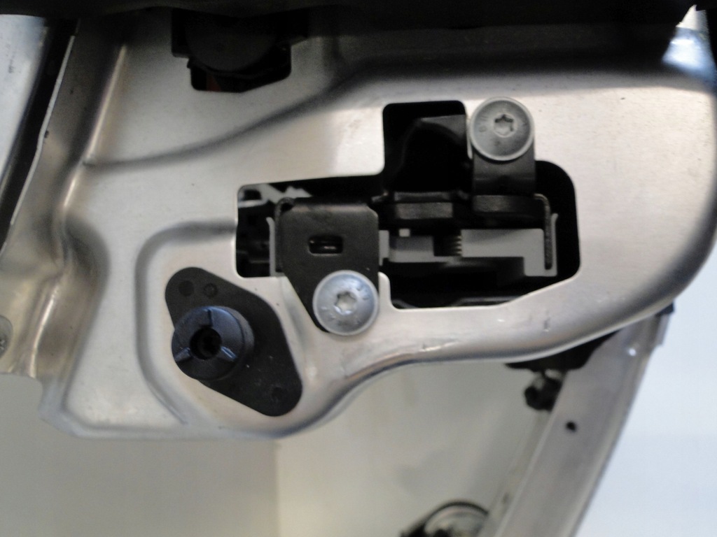 фото №5, Mercedes glc 254 eqc 293 eqe 294 295 eqs 296 замок капот na панель передний