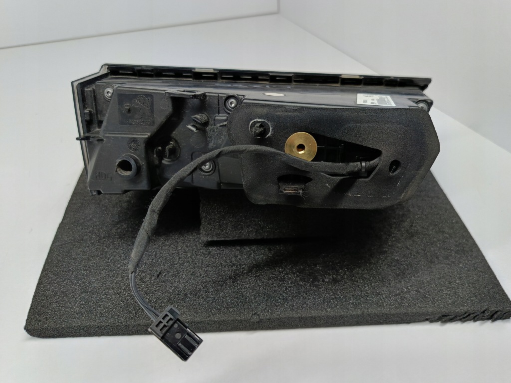 Купить Peugeot 508 2 18- фара крышки багажника правый  задняя led 9813508180