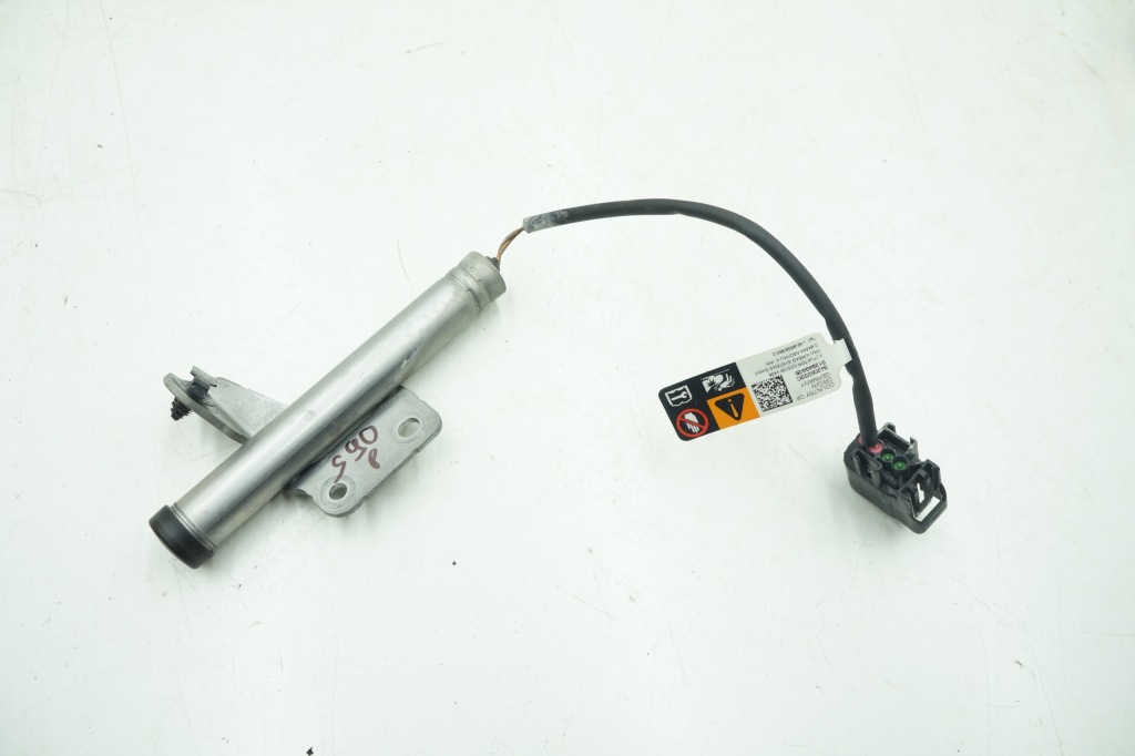 фото №1, Volvo s90 v90 патрон капот правый 31688051