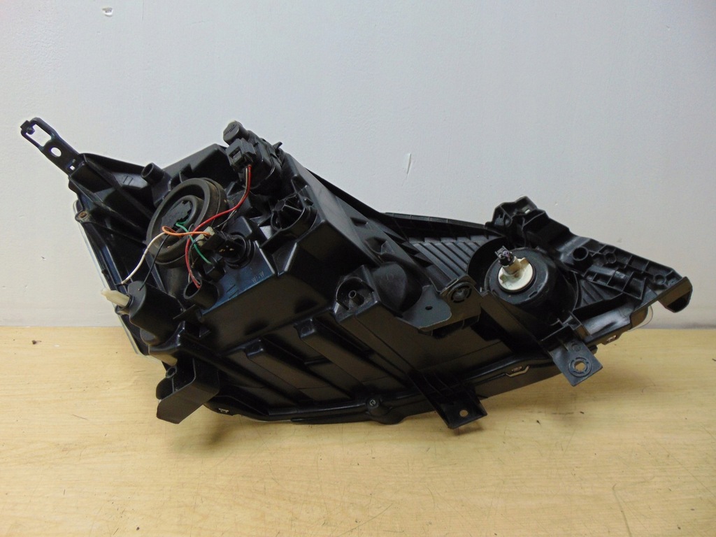 фото №11, Лампа левая перед nissan nv200 оригинал europa