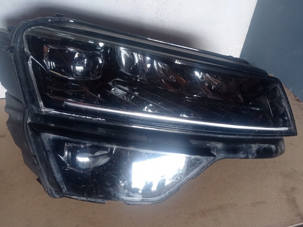 фото №1, Skoda karoq лампа правая передняя led 57b941016b