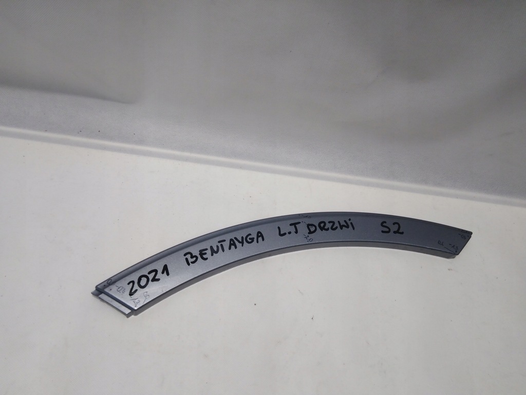 фото №1, Bentley bentayga lift 2021r молдинг двері ліва задня
